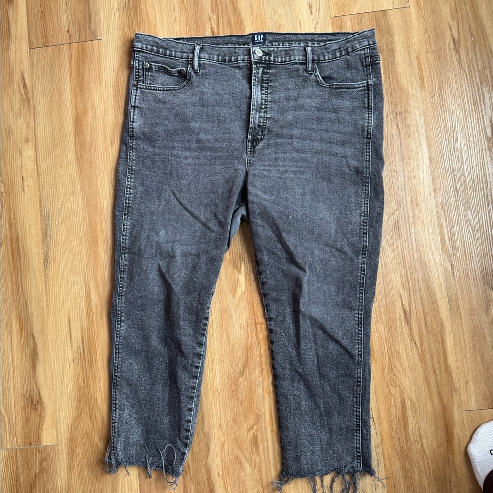 Gap Distressed Gray Jeans 20p